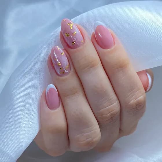 Unhas encapsuladas com folha de ouro